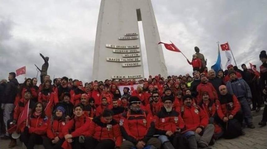 Akut Şehitleri Anmak İ&ccedil;in Y&uuml;r&uuml;d&uuml;