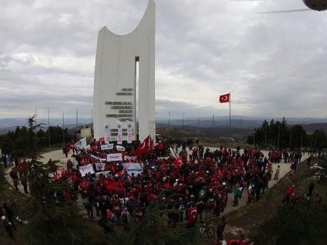 Akut Şehitleri Anmak İçin Yürüdü