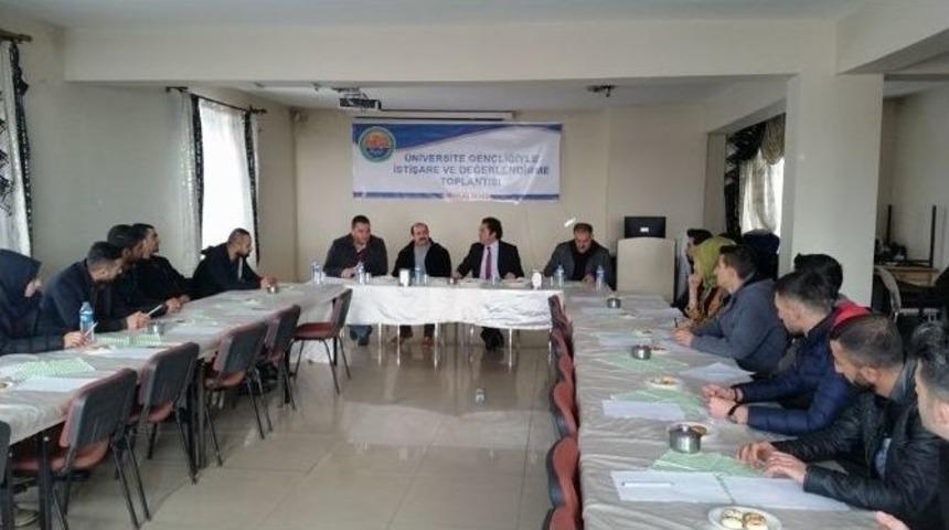 Başkan Hakan &Uuml;niversite &Ouml;ğrencileriyle Bir Araya Geldi