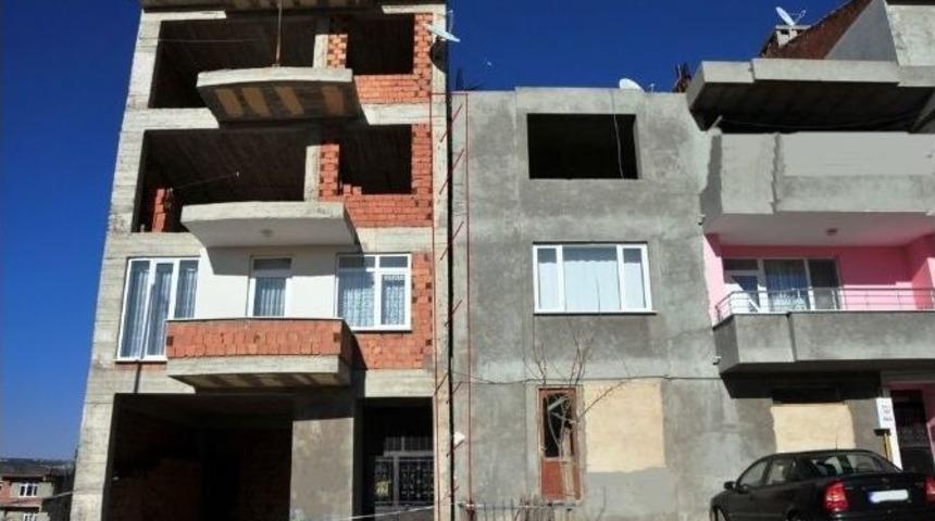 S&uuml;leymanpaşa Belediyesi Ekipleri İnşaat Kazısında Hasar G&ouml;ren Apartmanı Tahliye Etti