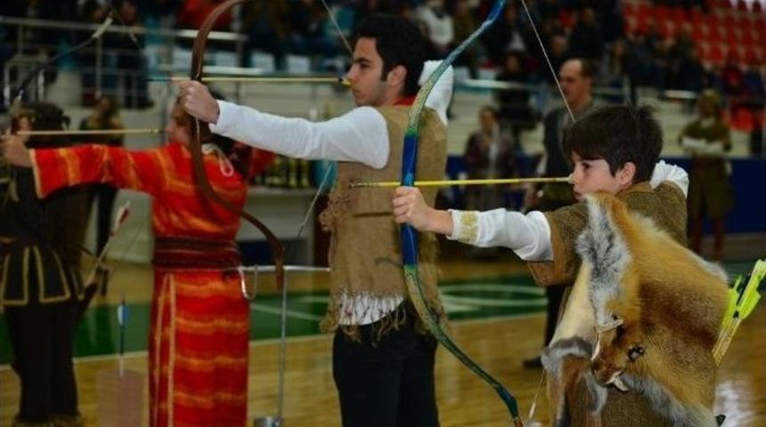 Gen&ccedil;ler Geleneksel T&uuml;rk Ok&ccedil;uluğunu &Ouml;ğreniyor