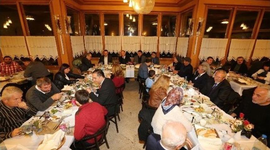 Sel&ccedil;uk&rsquo;ta Gazetecilere &Ouml;zel Yemek