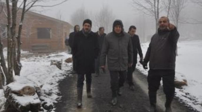 Başkan Ayaz, B&uuml;y&uuml;kşehir Belediye Başkanı Karaosmanoğlu İle Yedi Yıldızlı Kenti Gezdi