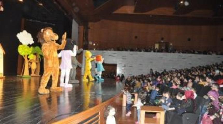 &Ccedil;ocuklar &lsquo;canım Kardeşim&rsquo; Tiyatrosuyla Eğlendi