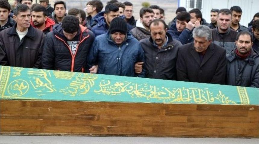 18 Yaşındaki Gen&ccedil; Futbolcu Toprağa Verildi