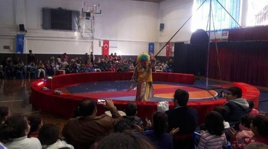 &Ccedil;ocuklar Sirk G&ouml;sterileri İle Eğlendi