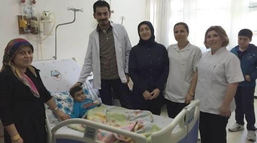 3 Yaşındaki &Ccedil;ocuktan Fındık B&uuml;y&uuml;kl&uuml;ğ&uuml;nde Taş &Ccedil;ıkarıldı