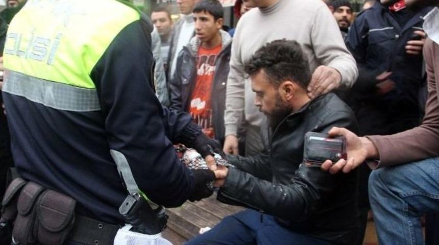 (&ouml;zel) Şanlıurfa&rsquo;da Bı&ccedil;aklı Kavga: 3 Yaralı