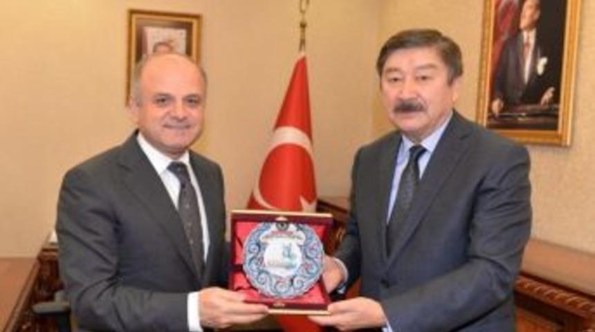 Turksoy Genel Sekreteri Prof. Dr. Kaseınov&rsquo;dan Vali &Ccedil;akacak&rsquo;a Ziyaret