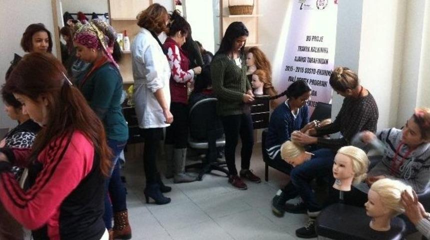 Roman Kadınlar, Geleceğe Umutla Bakıyor