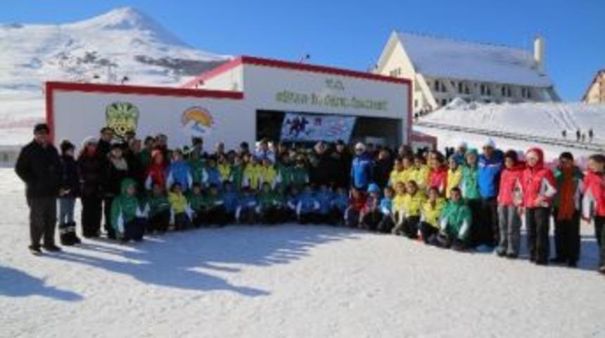 Yıldız Dağı&rsquo;nda &Ouml;ğrencilere Kayak Eğitimi Verilecek