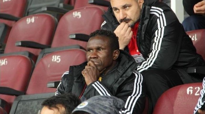 Yaş Tartışmalarının Odağındaki Futbolcu Ma&ccedil;ı Trib&uuml;nden İzledi