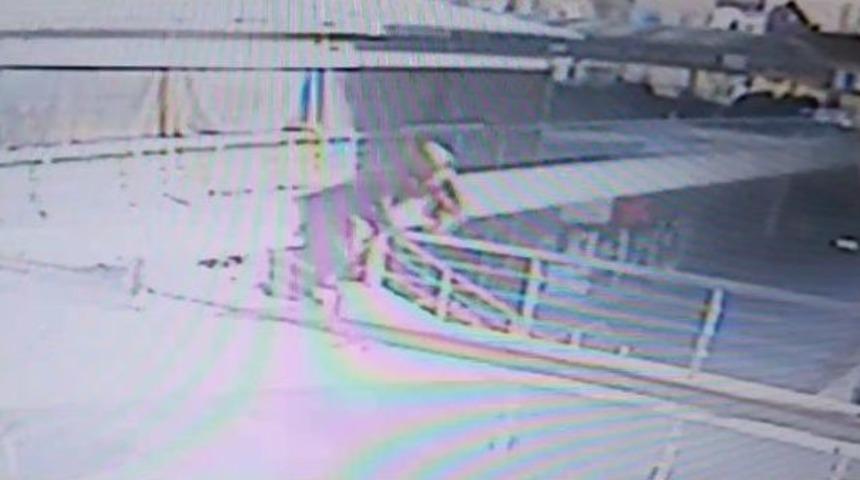 Kocasını Başka Kadınla Yakalayınca 2. Kattan B&ouml;yle Atladı