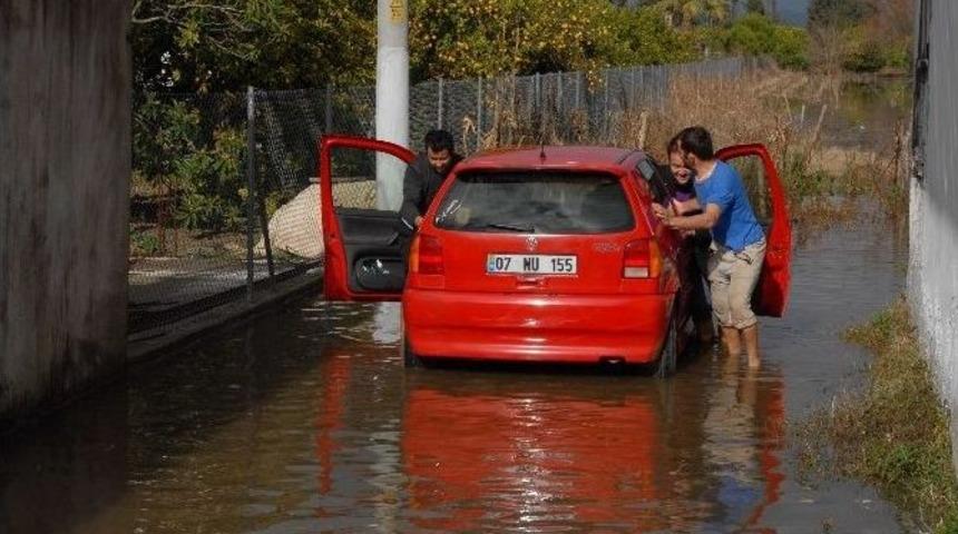 Ortaca Ve Dalaman&rsquo;da Evler İle Tarım Arazilerini Su Bastı