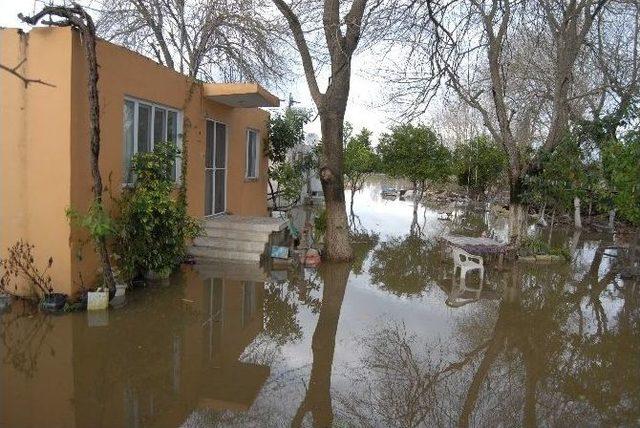 Ortaca Ve Dalaman’da Evler İle Tarım Arazilerini Su Bastı