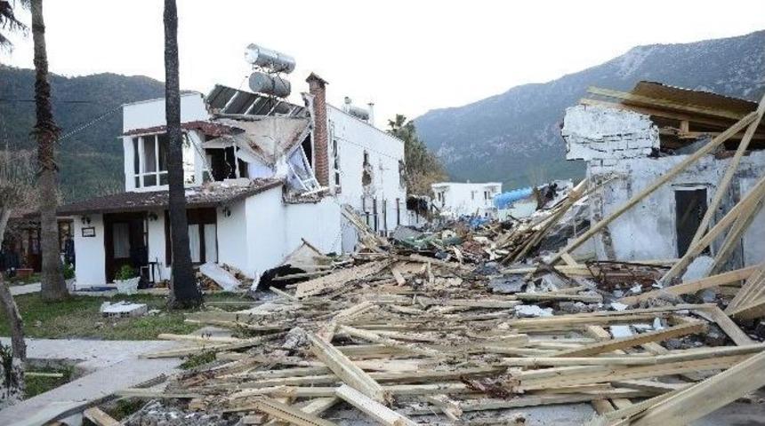 Adrasan&rsquo;da Ka&ccedil;ak İşletmelere Yıkım