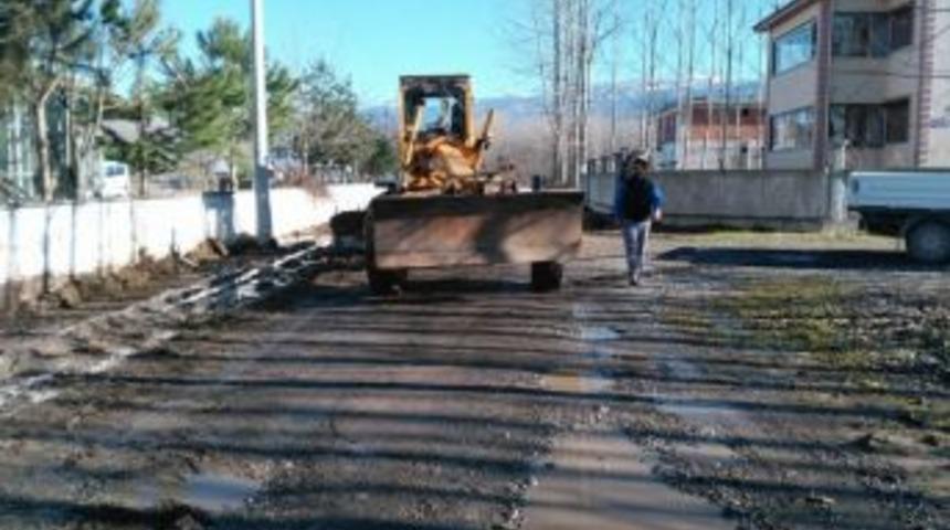 Akyazı Belediyesi Alt Yapı &Ccedil;alışmalarına Devam Ediyor