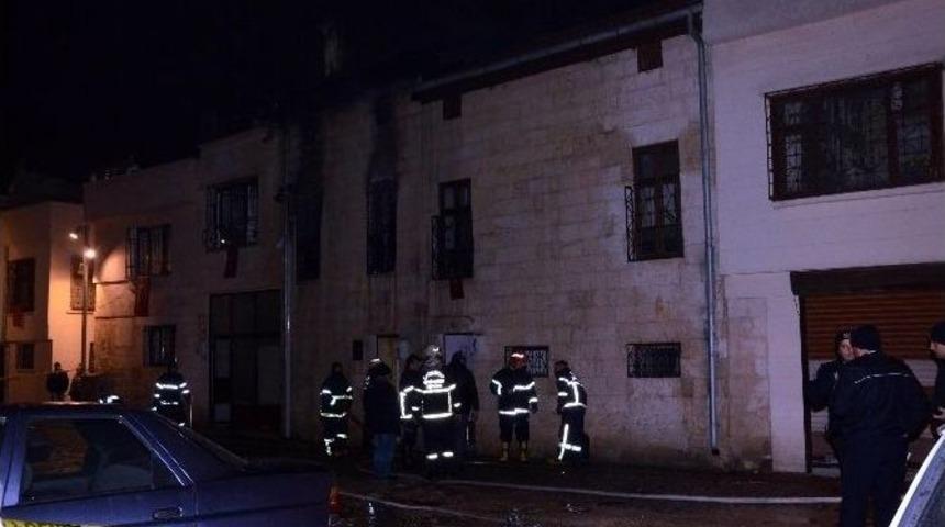 Eski Antep Evinde Yangın: 1 &Ouml;l&uuml;