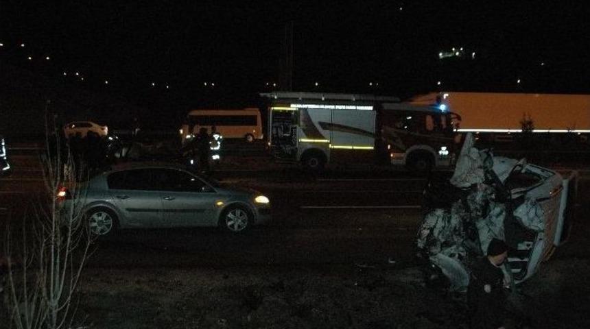 Başkent&rsquo;te Feci Trafik Kazası: 3 &Ouml;l&uuml;