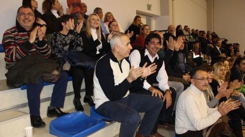 Fo&ccedil;a&rsquo;da Basketbol Ma&ccedil;larına Kadınlardan B&uuml;y&uuml;k İlgi