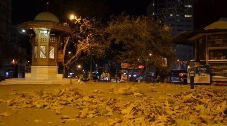 Lodos Bursa&rsquo;yı Savurdu