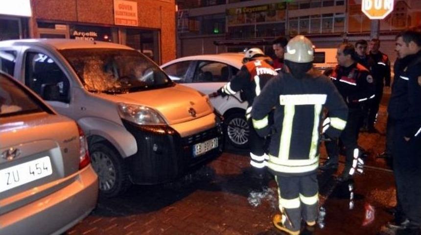 Ticari Ara&ccedil;ta &Ccedil;ıkan Yangını İtfaiye S&ouml;nd&uuml;rd&uuml;
