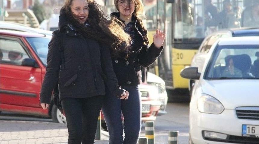 Bursa Fırtınaya Teslim Oldu, Vatandaşlar Yolda Y&uuml;r&uuml;yemedi