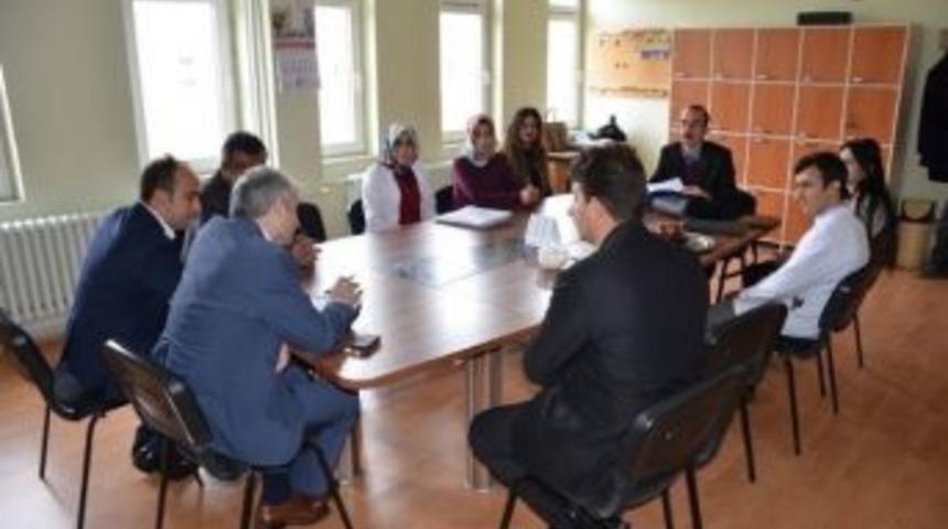 Kaymakam G&uuml;ven, Okulları Gezdi