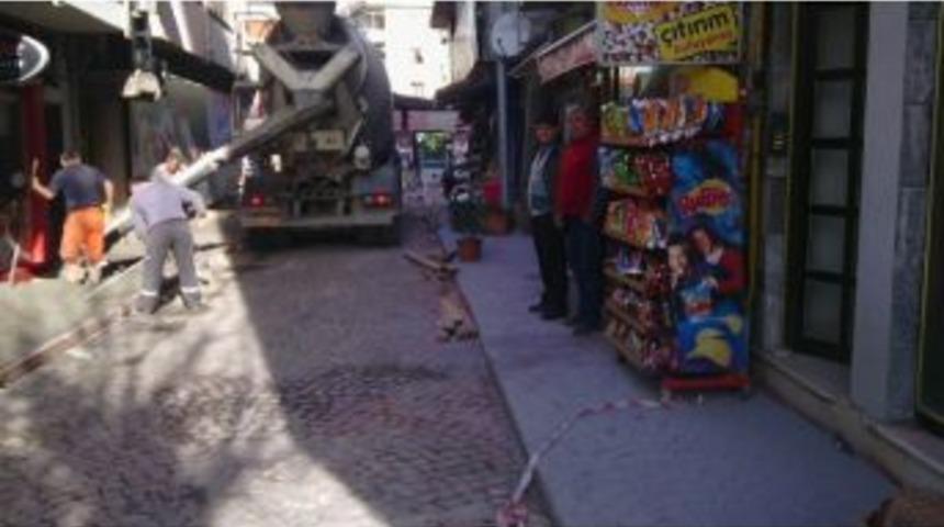 Sapanca Belediyesi Kaldırım Uygulaması &Ccedil;alışmalarını S&uuml;rd&uuml;r&uuml;yor