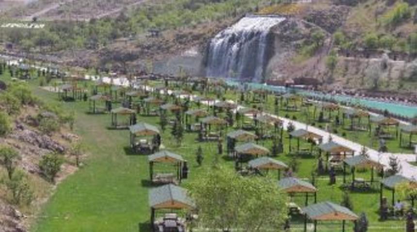 Ke&ccedil;i&ouml;ren&rsquo;de Parklar G&uuml;zelleştiriliyor