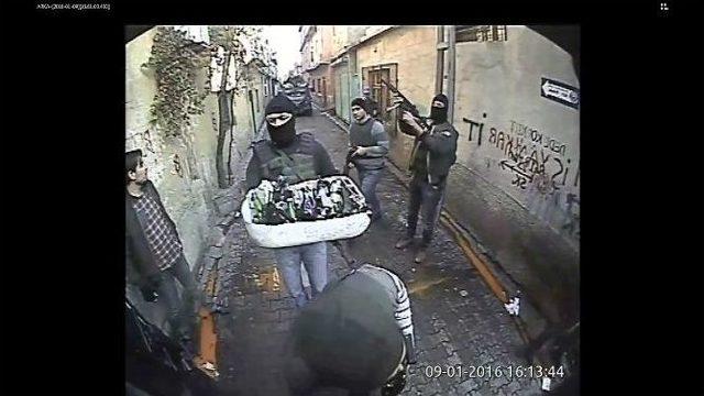 Polise Molotof Bombası Atan 5 Pkk Yandaşı Tutuklandı