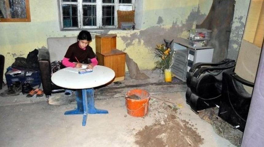 &Ccedil;atısı &Ccedil;&ouml;ken Evde Eğitimlerine Devam Ettirmeye &Ccedil;alışıyorlar