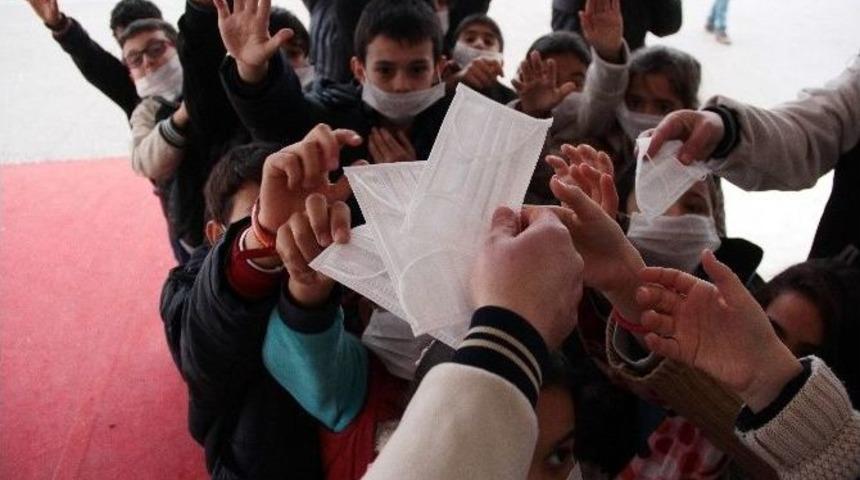 Kitap Fuarı&rsquo;nda Domuz Gribi &Ouml;nlemi