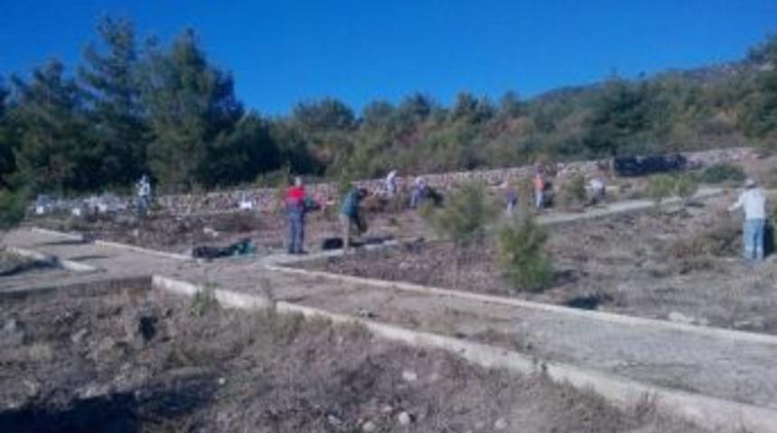 Alanya&rsquo;da 100 Mezarlığa Bakım Yapıldı