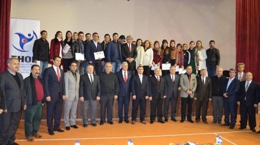 Halk Oyunları Antren&ouml;rleri Belgelerini Aldı