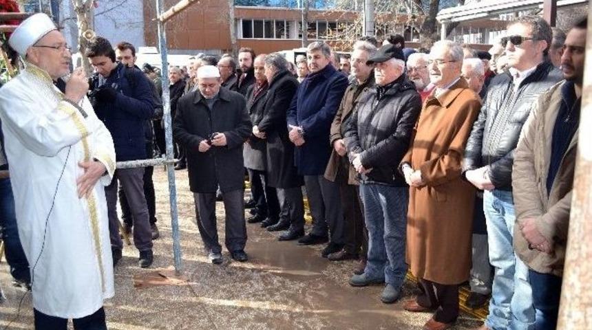 İmamın &rsquo;sorumsuz&rsquo; S&ouml;zlerine Cemaatten Tepki