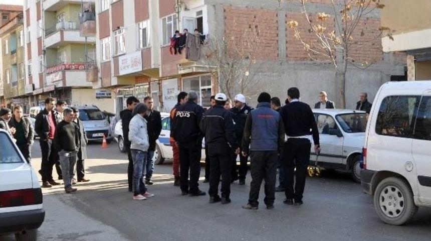 Servis Aracı Engelli Aracına &Ccedil;arptı: 1 Yaralı