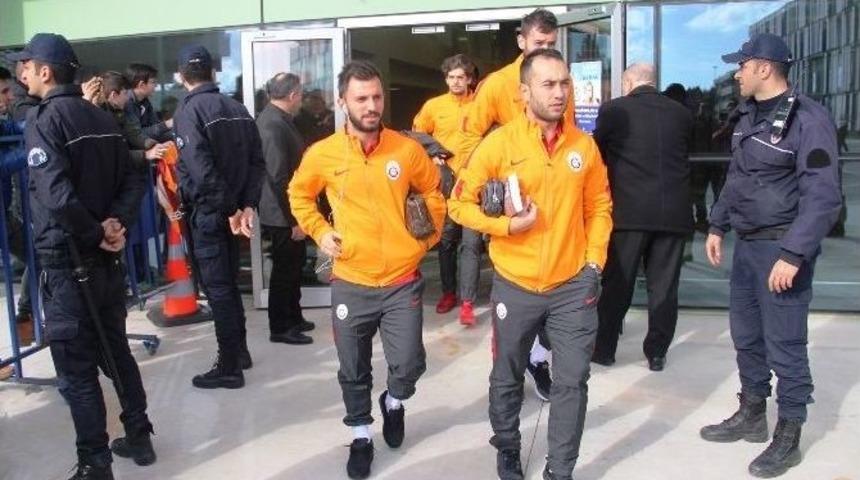 Galatasaray&rsquo;a İzmir&rsquo;de S&ouml;n&uuml;k Karşılama