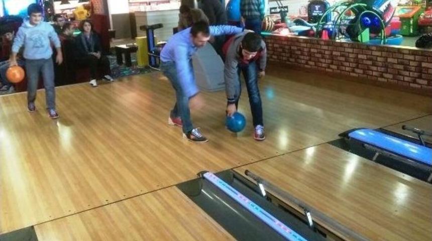 Engellilerin Bowling Heyecanı
