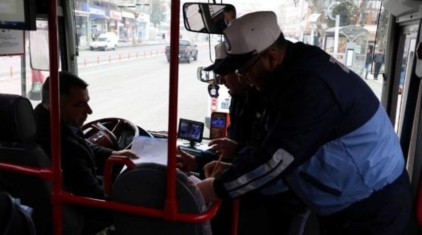 Zabıta, Şehiri&ccedil;i Yolcu Taşımacılığı Yapan Ara&ccedil;ları Denetledi