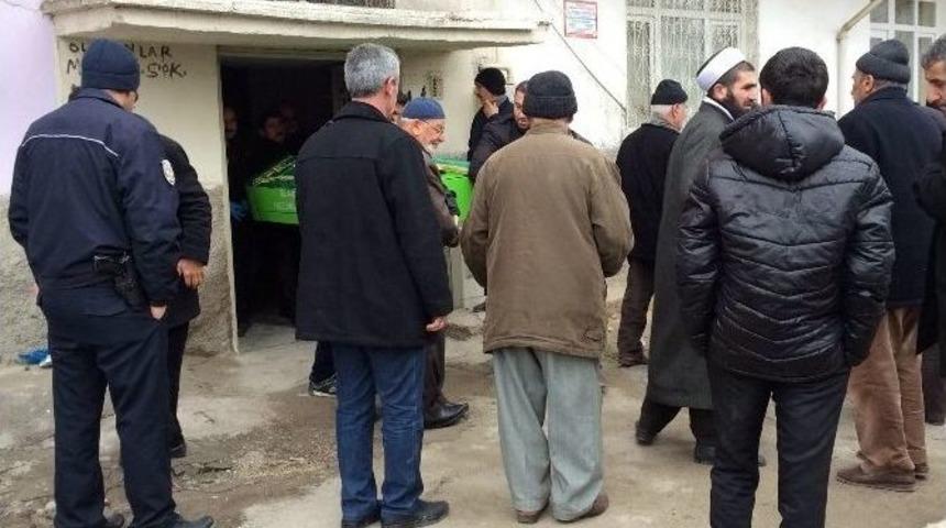 Zihinsel Engelli Oğlu, &Ouml;len Babasının Başında &lsquo;uyuyor&rsquo; Diye 2 G&uuml;n Bekledi