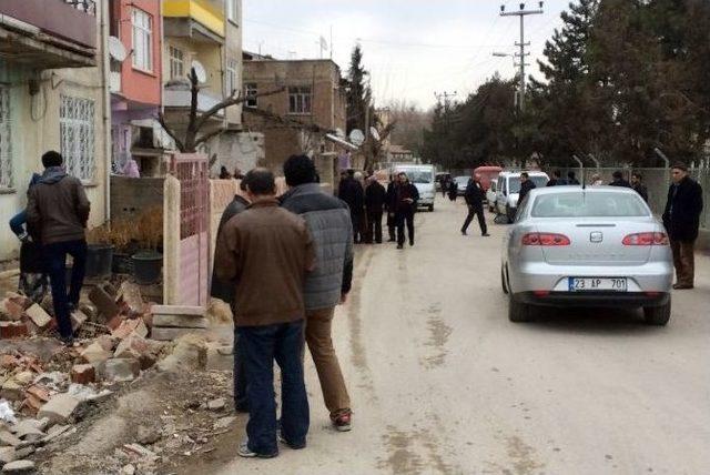 Zihinsel Engelli Oğlu, Ölen Babasının Başında ‘uyuyor’ Diye 2 Gün Bekledi