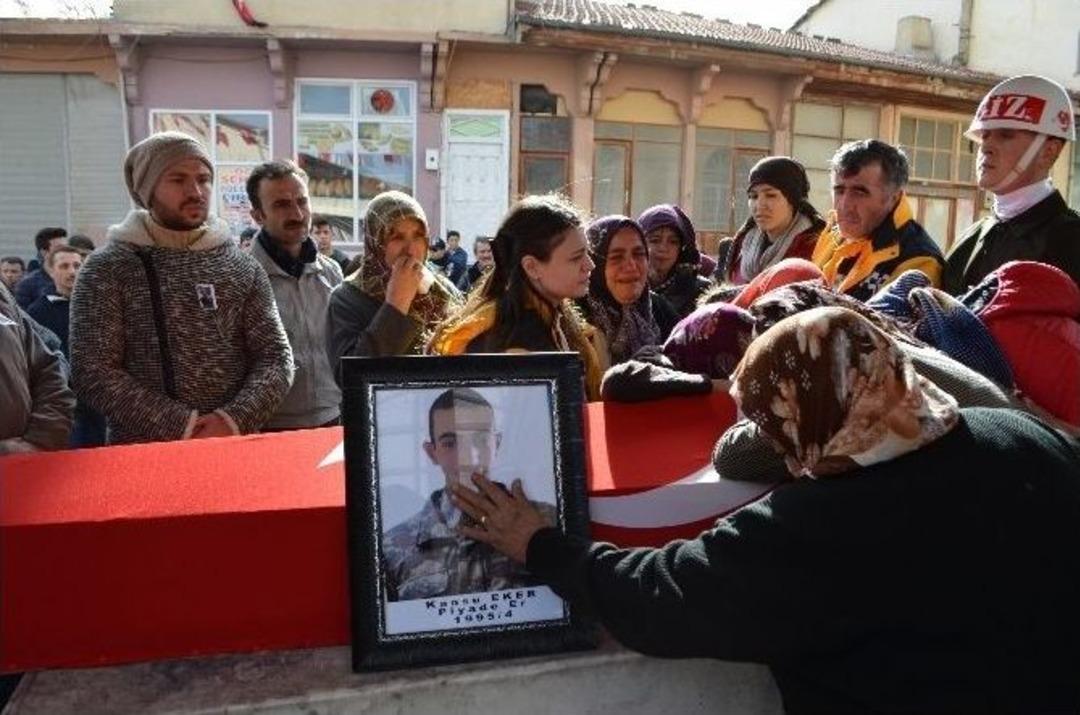 Kaza Kurbanı Burdurlu Asker G&ouml;zyaşlarıyla Uğurlandı