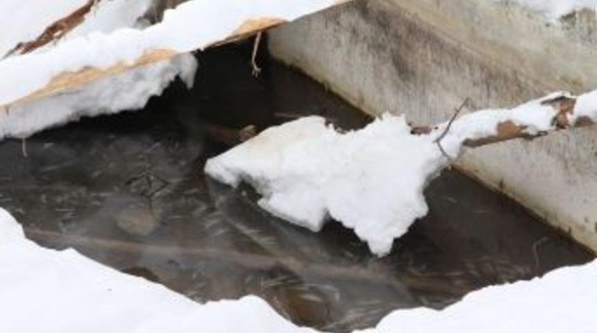 Balık &Ccedil;iftliği &Ccedil;ığ Altında Kaldı