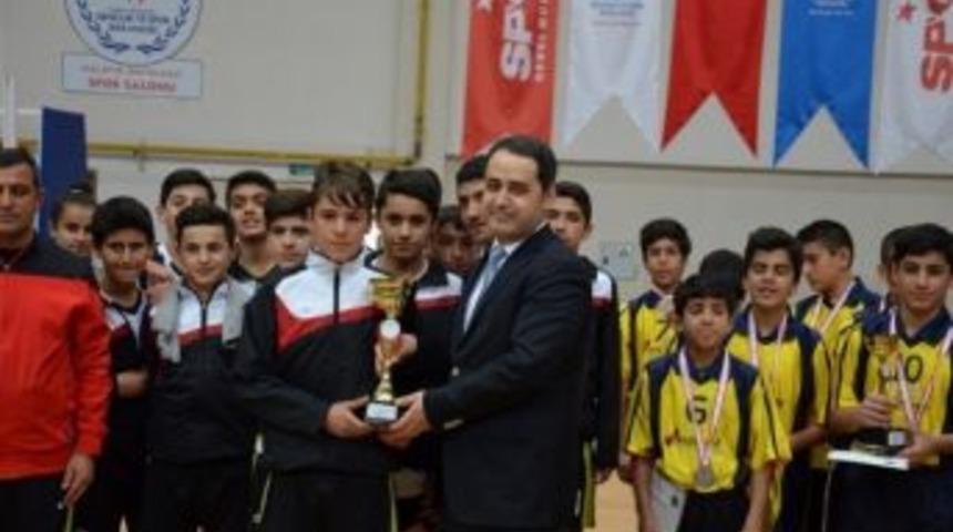 Okullar Arası Yıldızlar Voleybol M&uuml;sabakaları Sona Erdi