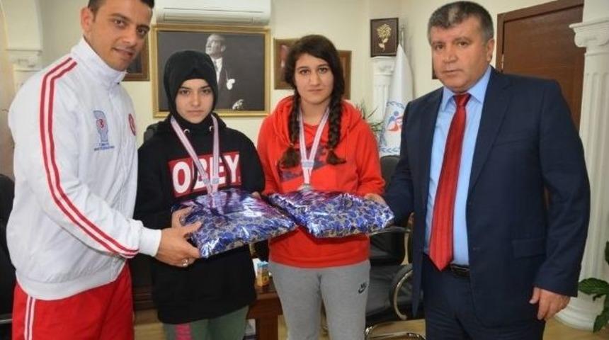 &Ccedil;eker, Ringin Sultanlarını &Ouml;d&uuml;llendirdi