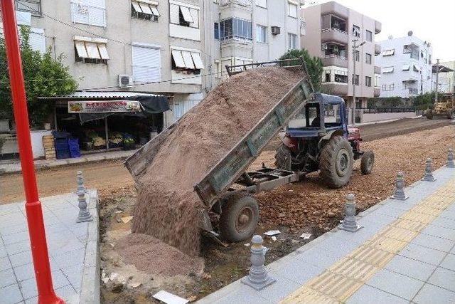 Gardalya Sokak Yeni Parkeleriyle Renkleniyor