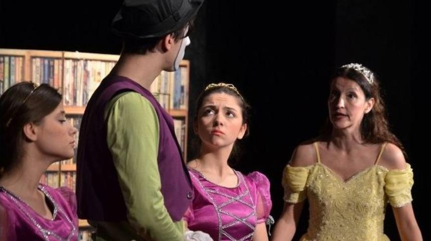 Kuşadası&rsquo;nda Manisa R&uuml;zgarı