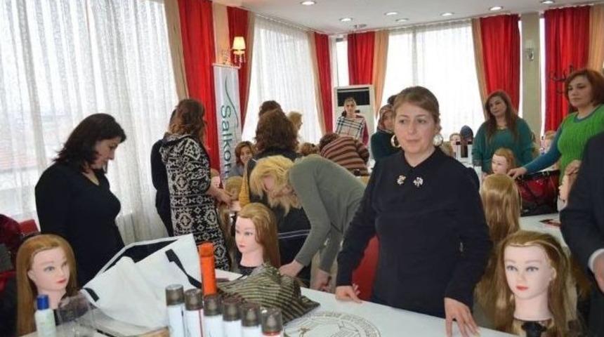 Berberler Odasından Kuaf&ouml;rlere &Uuml;cretsiz Topuz Eğitimi