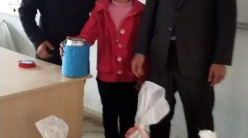 İlk&ouml;ğretim &Ouml;ğrencileri Suriyelilere Yardım Etti